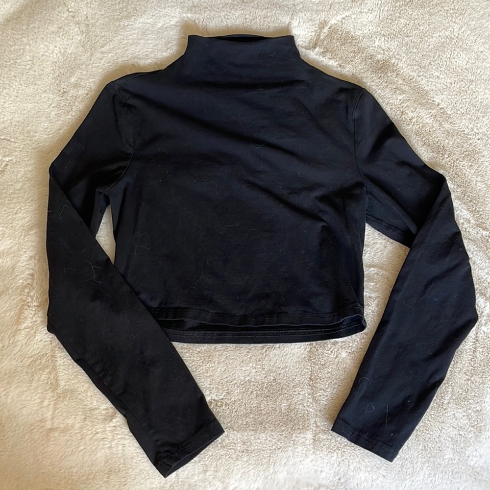Black mock neck cropped long sleeve tee